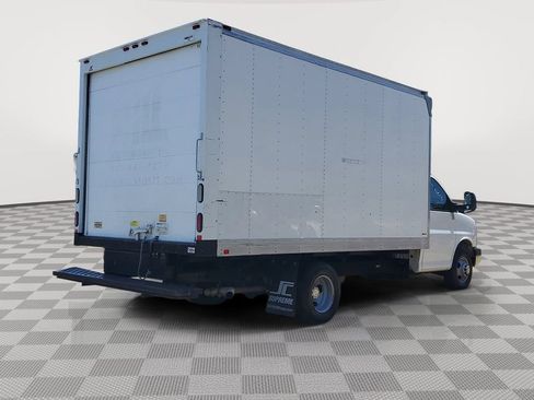 Used 2015 Chevrolet Express 3500 Extended w/ Chrome Appearance Package RWD image 4