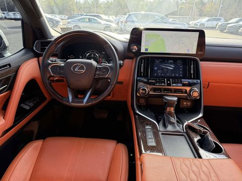 Used 2024 Lexus LX 600 4WD w/ Ultra Luxury Package image 8