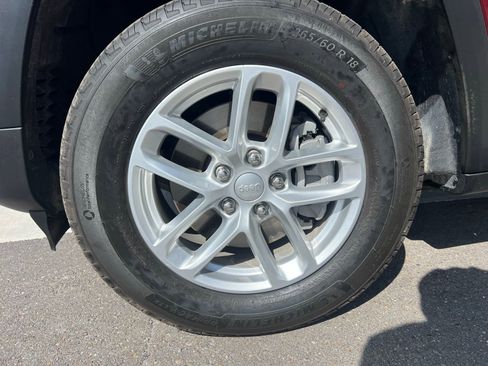 Used 2025 Jeep Grand Cherokee L Laredo RWD image 25