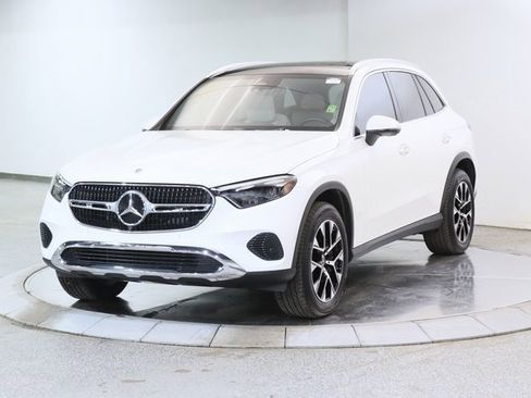 Used 2025 Mercedes-Benz GLC 350e 4MATIC image 12