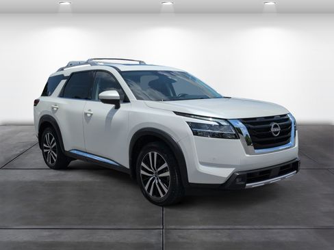 Used 2023 Nissan Pathfinder Platinum AWD/4WD image 2