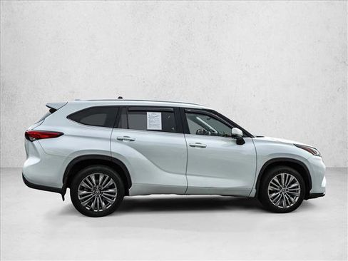 Used 2022 Toyota Highlander Platinum AWD/4WD image 4