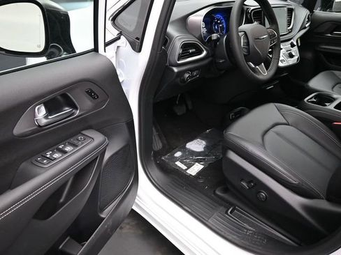 New 2026 Chrysler Pacifica Select FWD image 14
