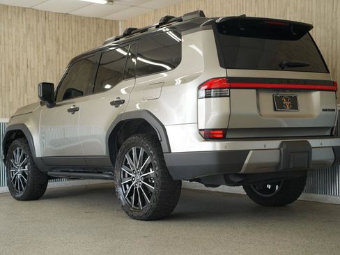 Used 2024 Lexus GX 550 AWD/4WD image 7