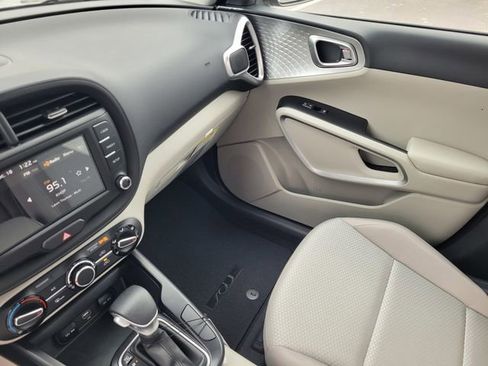 Used 2025 Kia Soul LX image 10