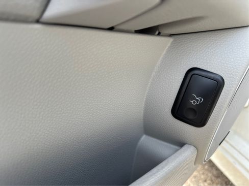 Used 2014 Mercedes-Benz C 300 4MATIC Sedan image 21