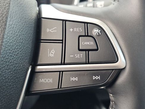 Used 2025 Toyota Highlander Limited AWD/4WD image 15