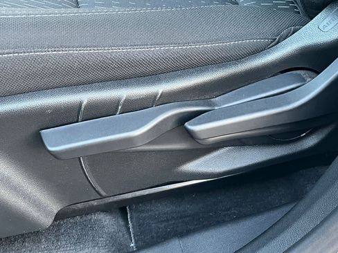 Used 2025 Chevrolet Equinox LT image 23