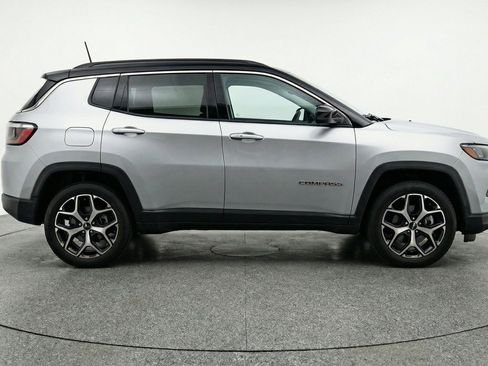 Used 2025 Jeep Compass Limited AWD/4WD image 11