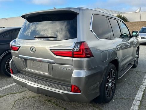 Used 2021 Lexus LX 570 4WD w/ Luxury Package image 3