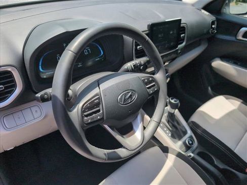 Certified 2025 Hyundai Venue SEL FWD image 9