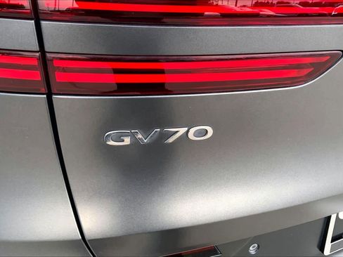 Used 2022 Genesis GV70 2.5T w/ Sport Prestige Package image 30