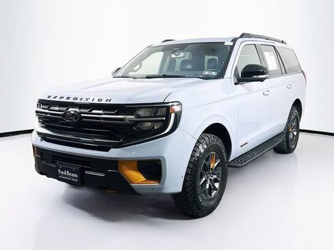 Used 2025 Ford Expedition Tremor AWD/4WD image 3