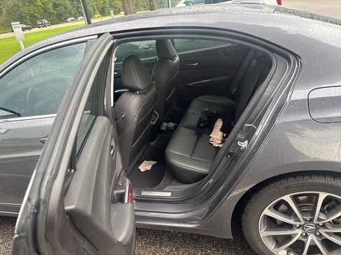 Used 2017 Acura TLX V6 w/ Technology Package FWD image 3