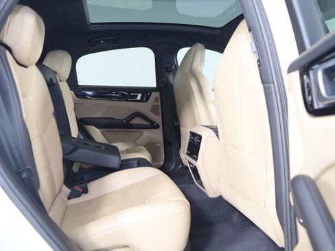 Used 2020 Porsche Cayenne AWD/4WD image 15