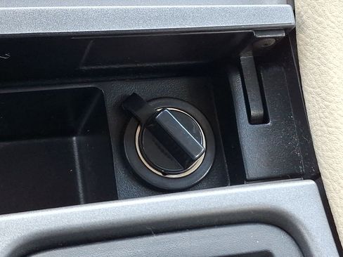 Used 2015 Ford Taurus SE image 24