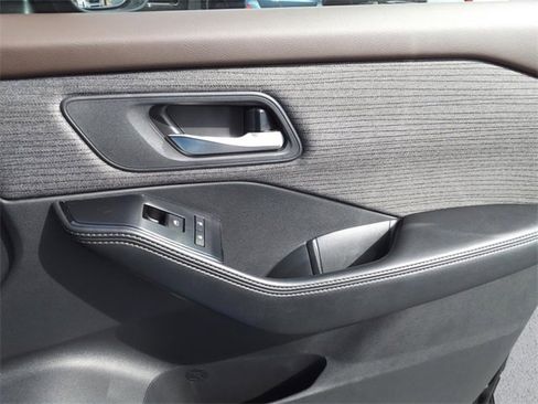 Used 2021 Nissan Rogue SV image 18