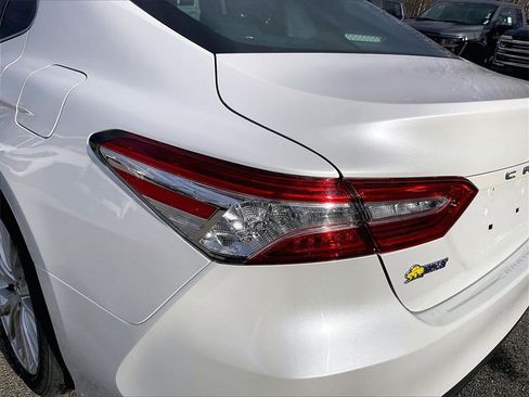 Used 2020 Toyota Camry XLE image 30