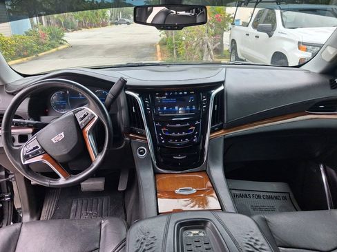 Used 2016 Cadillac Escalade 2WD image 11