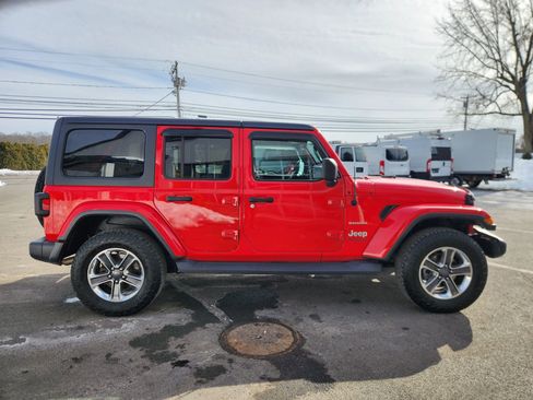 Used 2018 Jeep Wrangler Unlimited Sahara image 16