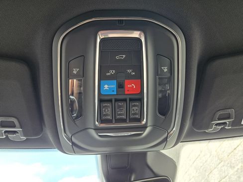 Used 2025 Jeep Grand Cherokee Limited w/ Black Appearance Package AWD/4WD image 22