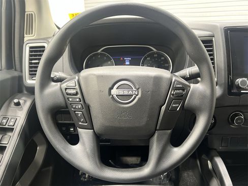 Used 2023 Nissan Frontier SV image 14