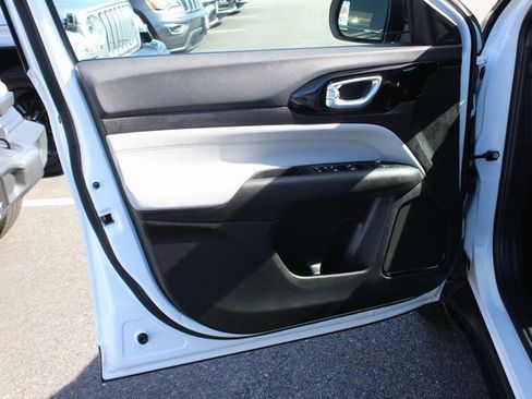 Used 2024 Jeep Compass Limited image 19