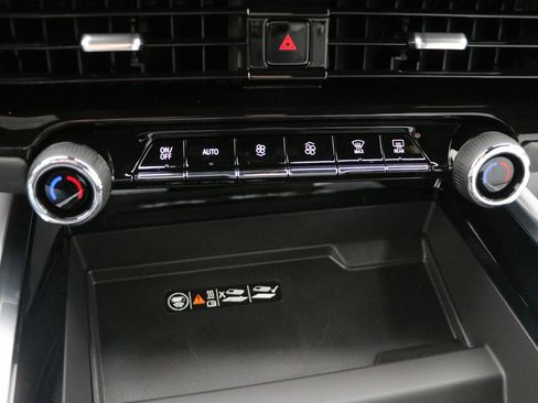 New 2026 Chevrolet Suburban Premier image 19