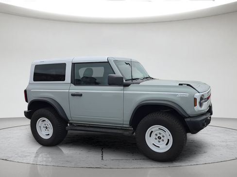 Used 2024 Ford Bronco Heritage Edition AWD/4WD image 4