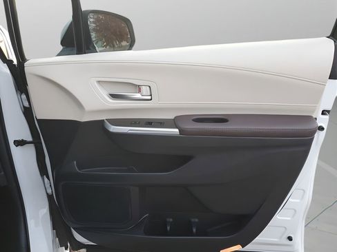 Used 2023 Toyota Sienna Platinum image 13