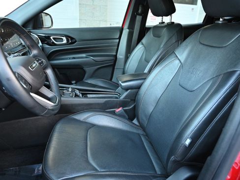 Used 2022 Jeep Compass Limited image 3