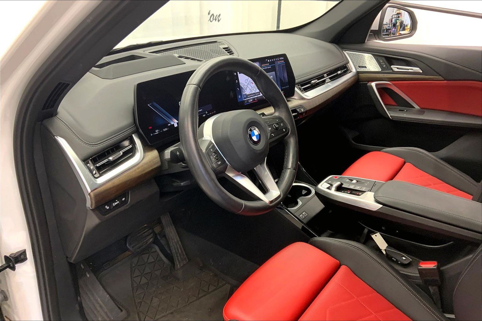 Used 2023 BMW X1 xDrive28i w/ Premium Package AWD/4WD image 4