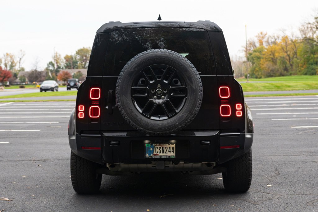Used 2025 Land Rover Defender 110 S AWD/4WD image 5