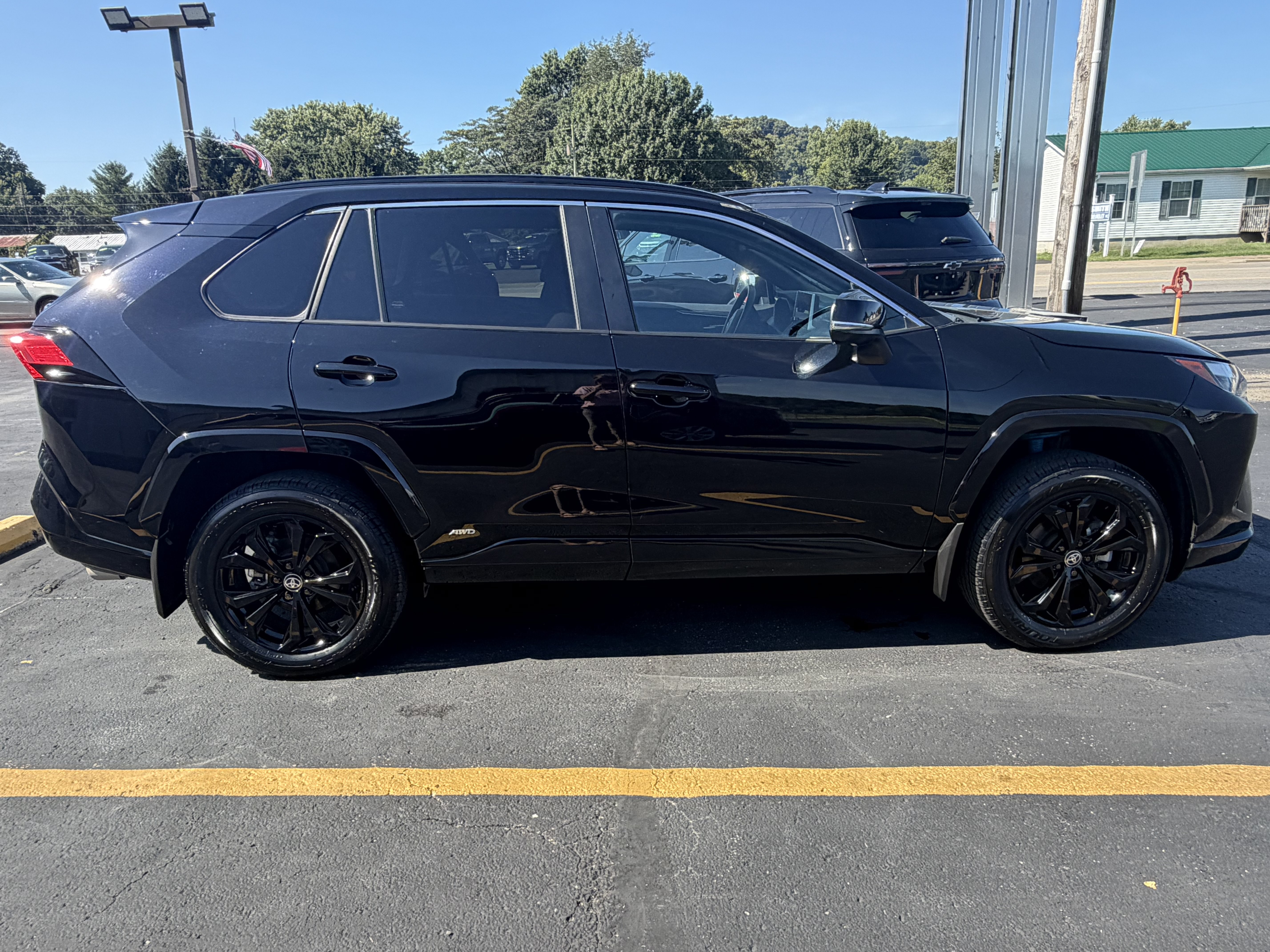 Used 2024 Toyota RAV4 SE w/ Convenience Package AWD/4WD image 9