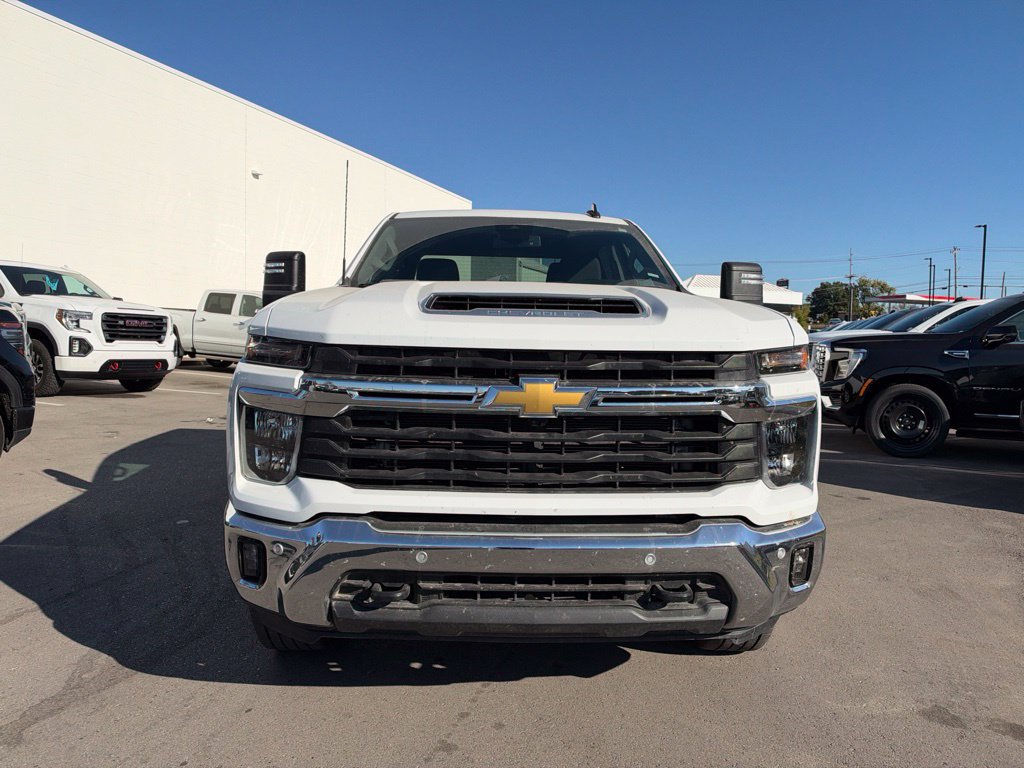 Used 2025 Chevrolet Silverado 3500 LT w/ Safety Package AWD/4WD image 3