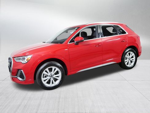Used 2024 Audi Q3 2.0T Premium image 3