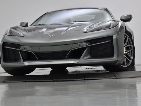 Used 2024 Chevrolet Corvette Z06 RWD image 9