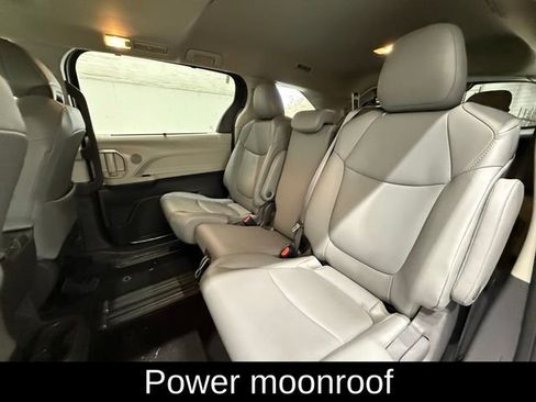 Used 2021 Toyota Sienna XLE image 11