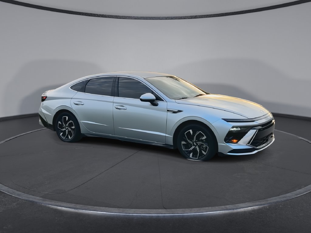 Used 2024 Hyundai Sonata SEL FWD image 2