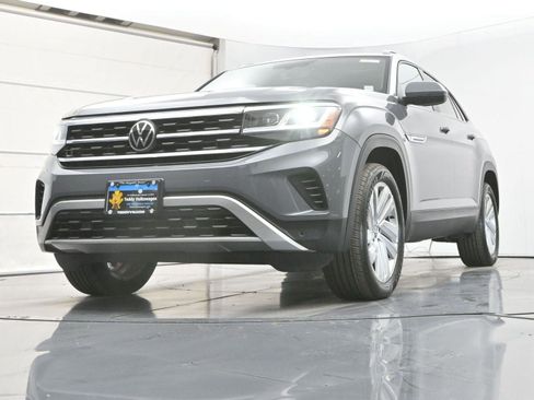 Used 2022 Volkswagen Atlas Cross Sport SE image 31