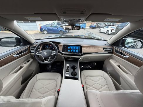 Used 2024 Volkswagen Atlas SE FWD image 21
