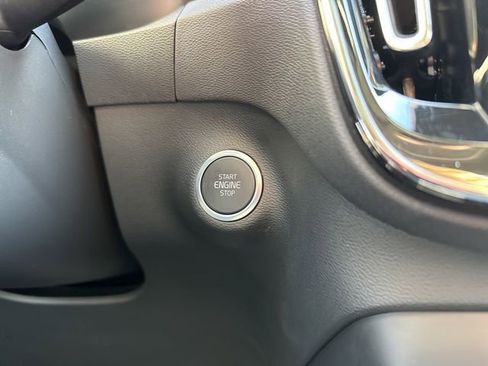 Certified 2025 Volvo XC40 B5 Core image 28