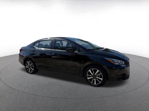 Used 2025 Nissan Versa SV FWD image 2
