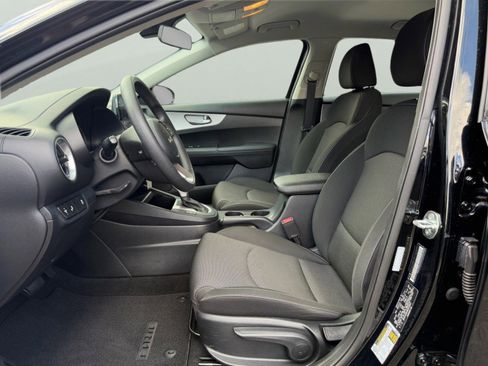 Used 2024 Kia Forte LXS w/ LXS Technology Package FWD image 9