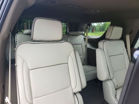 Used 2026 GMC Yukon Denali w/ Advanced Technology Package AWD/4WD image 9