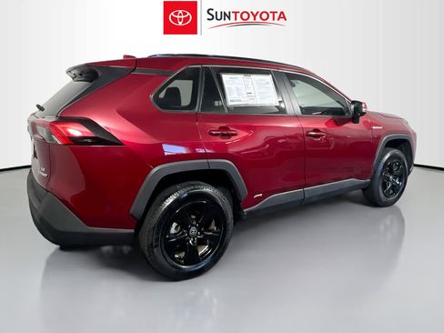 Used 2021 Toyota RAV4 LE image 4