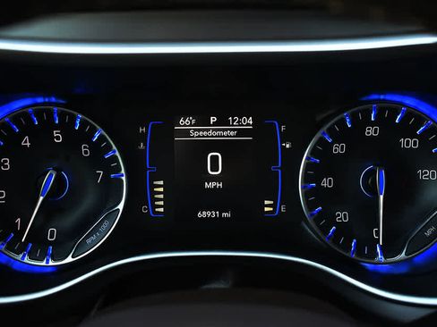 Used 2019 Chrysler Pacifica Touring-L FWD image 16