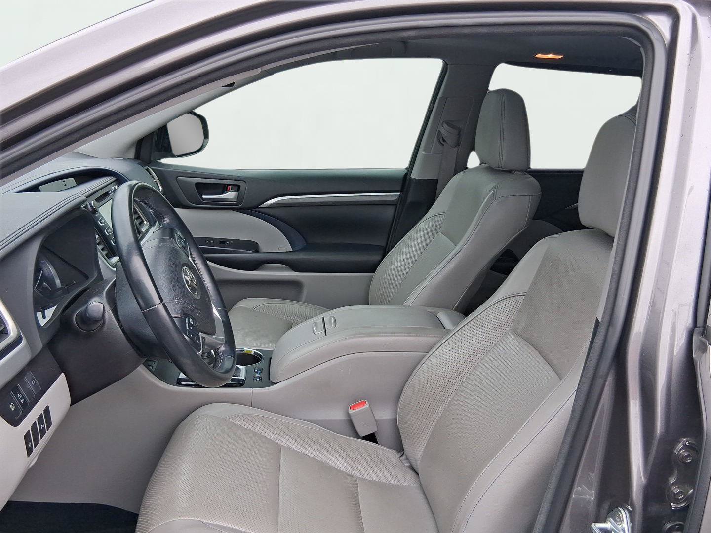 Used 2018 Toyota Highlander Limited FWD image 14