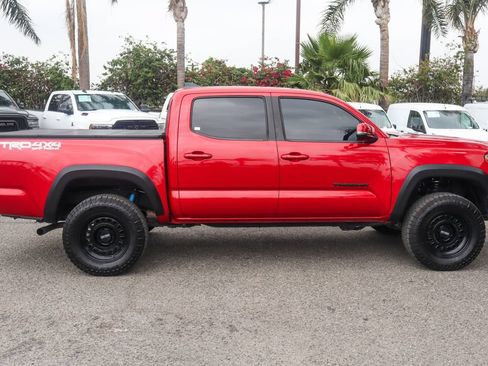 Used 2020 Toyota Tacoma TRD Off-Road w/ Technology Package AWD/4WD image 11
