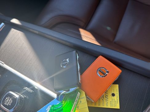 Certified 2023 Volvo XC90 B6 Ultimate w/ Protection Package Premier image 28